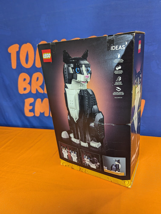 21349 Tuxedo Cat